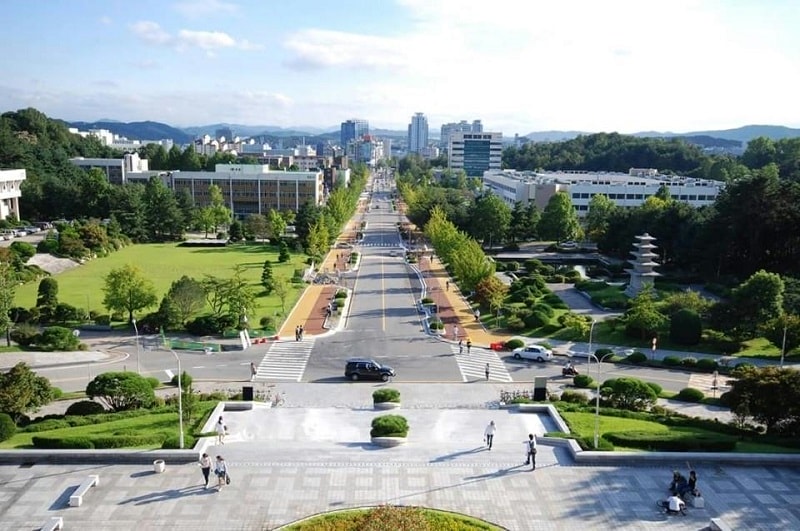 Đại học Kangwon cũng là một Trường Đại học công lập ở Hàn Quốc