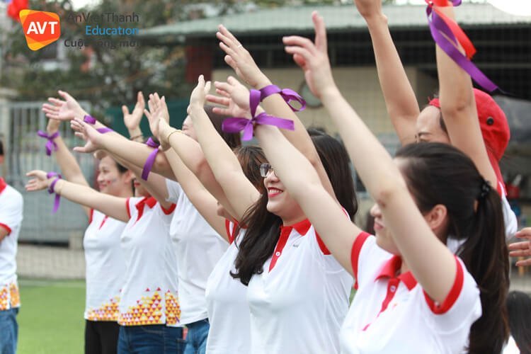 AVT Education - Hội thao thường niên - vẫy tay