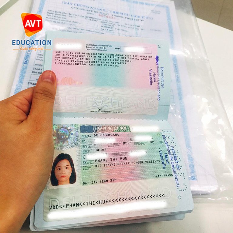 Tấm visa quý giá giúp Huế đủ điều kiện bay sang Đức du học nghề trong tháng 9 tới.
