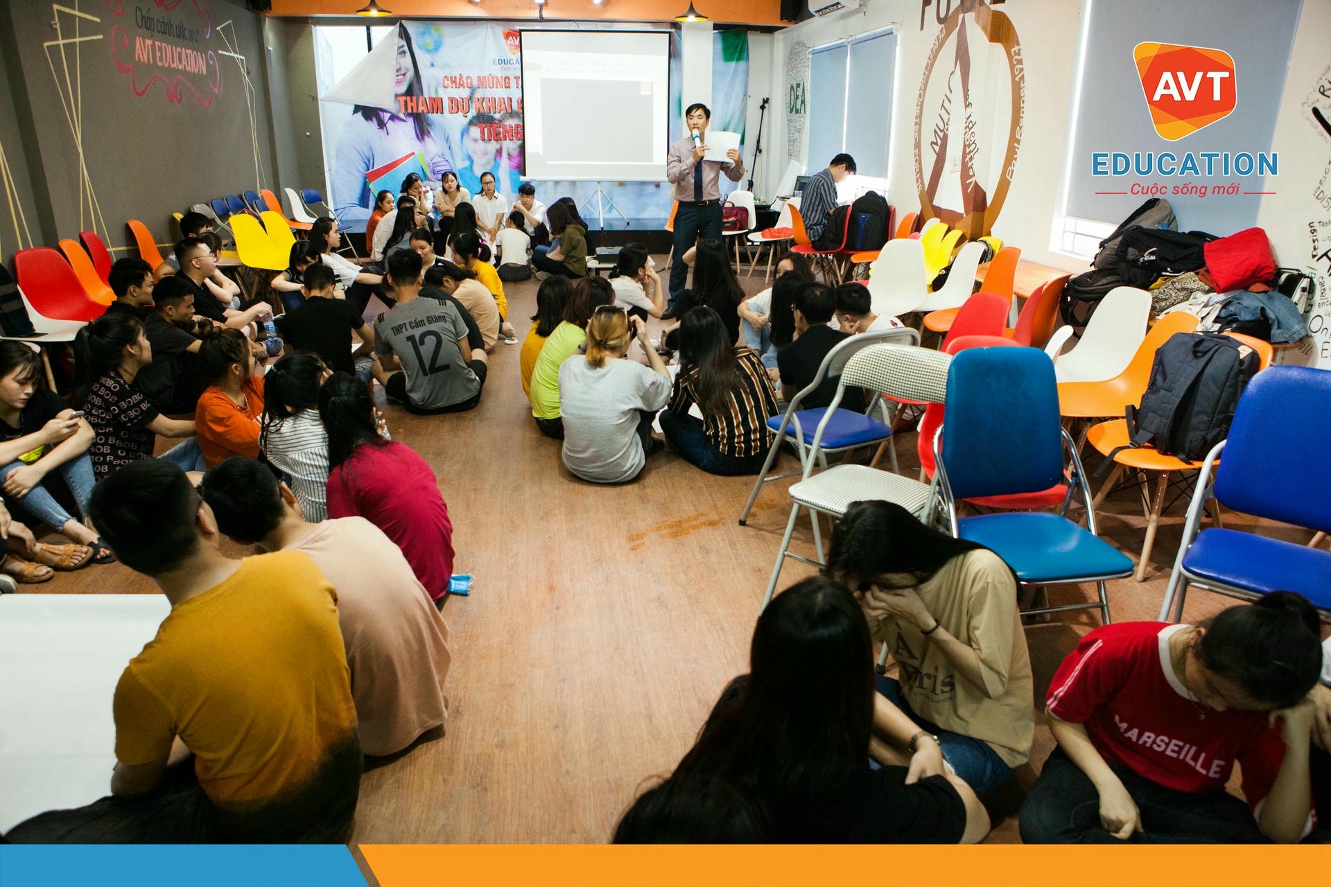 Chuyên đề: Thức tỉnh mục đích sống và yêu thương 8 chuyende avt