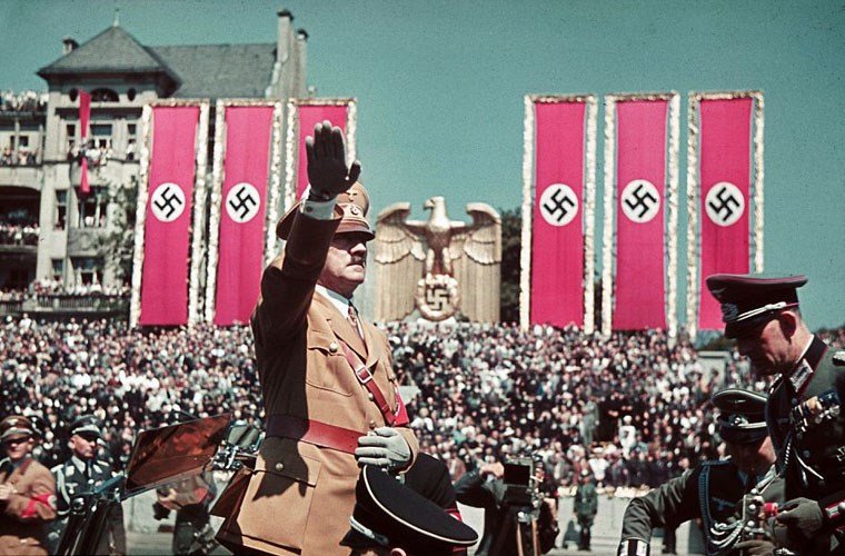 Cờ phát xít Đức được Hitler sử dụng khi tham gia các cuộc Meeting