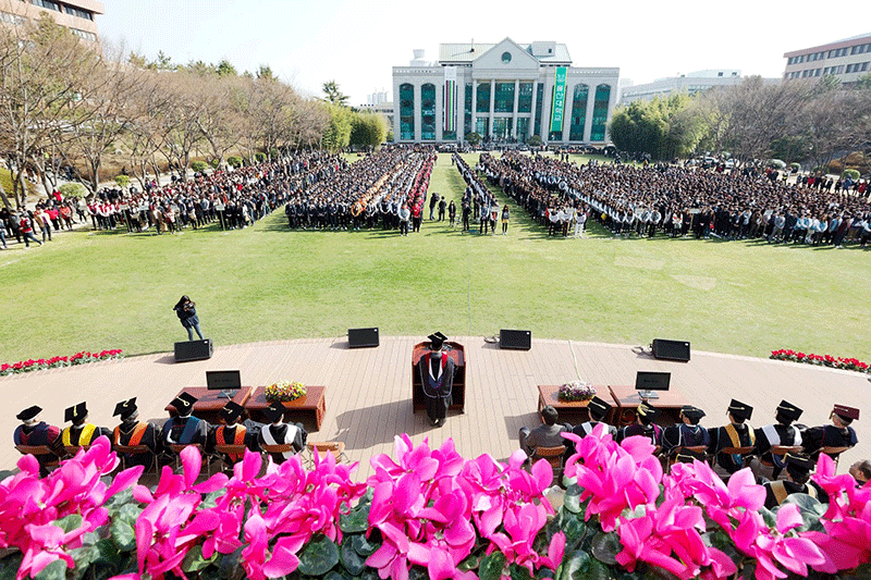 Lễ tốt nghiệp tại Đại học Ulsan 