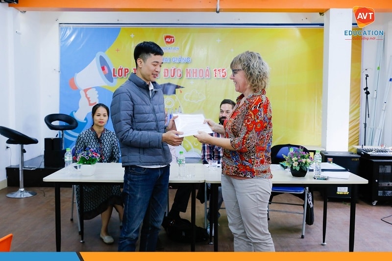 Tự tin vượt qua bài phỏng vấn của đại diên trường Tự tin vượt qua bài phỏng vấn của đại diên trường