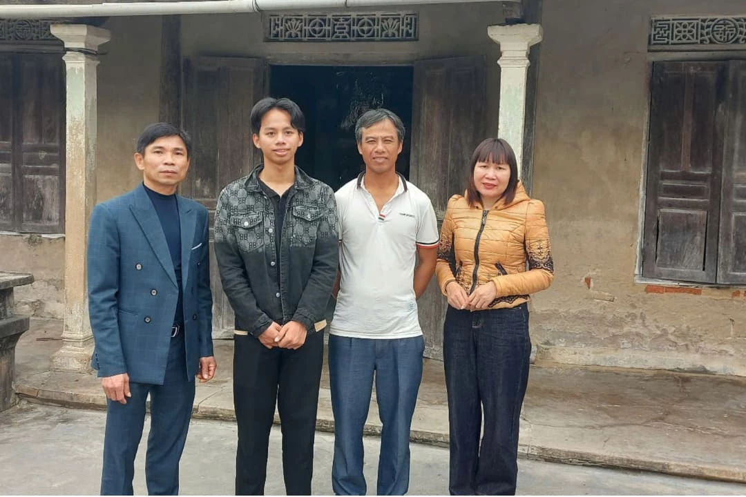 Phạm Đức Tài chạm giấc mơ du học nghề Đức từ Nghệ An với AVT 2 trao-hoc-bong