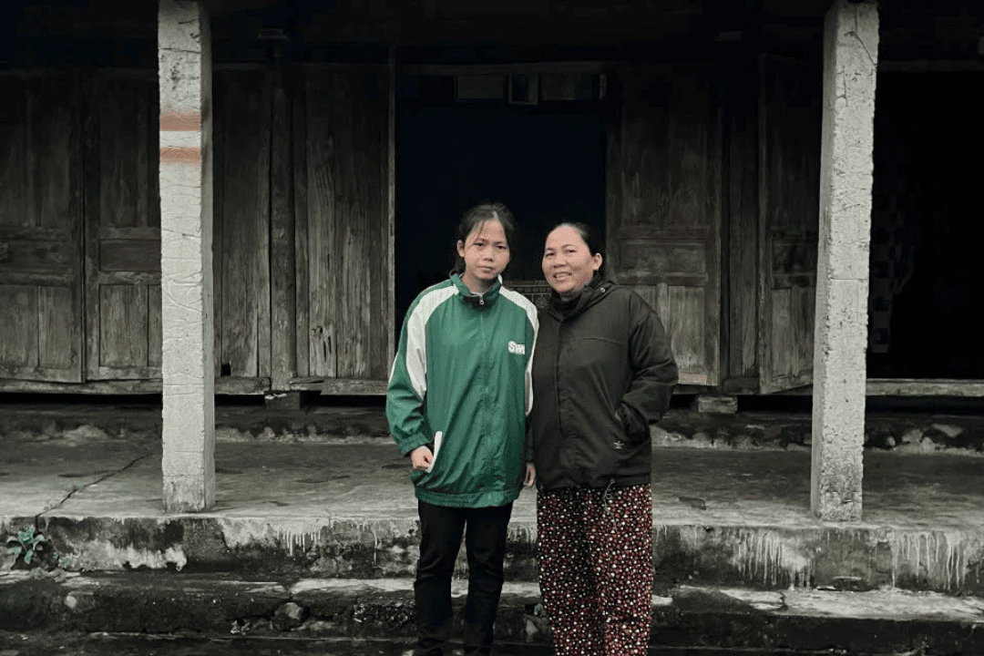 AVT trao học bổng 100% cho em Lưu Thục Linh - Quảng Bình 3 trao-hoc-bong