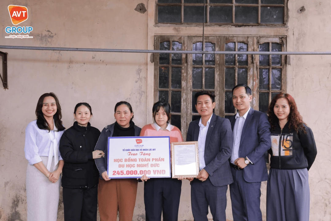 AVT trao học bổng 100% cho em Lưu Thục Linh - Quảng Bình 5 trao-hoc-bong