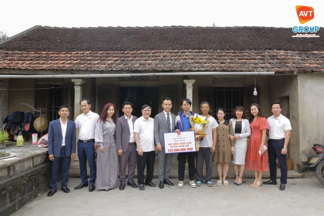 Phạm Đức Tài chạm giấc mơ du học nghề Đức từ Nghệ An với AVT 5 trao-hoc-bong