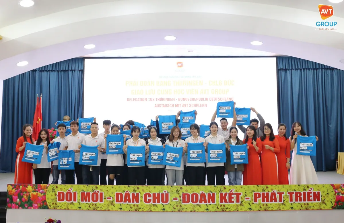 dai-dien-tuyen-sinh-3