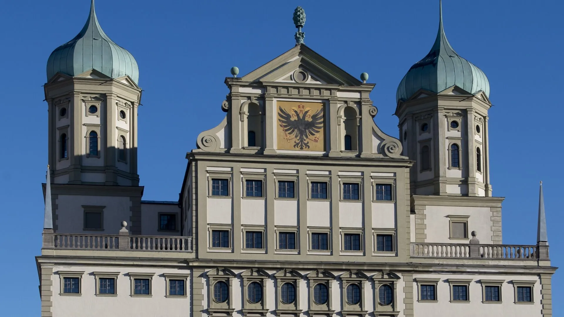Augsburg Rathaus low angle view building against sky kleiner 1920x1080 c default
