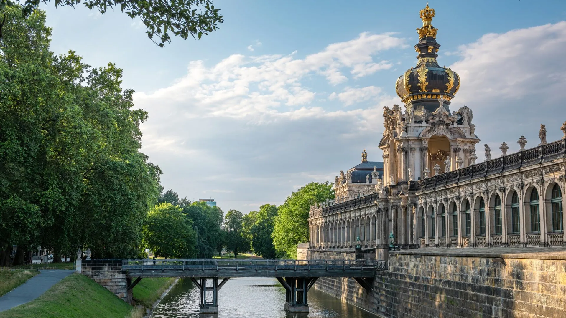 Dresden shutterstock 2591409607 1920x1080 c default