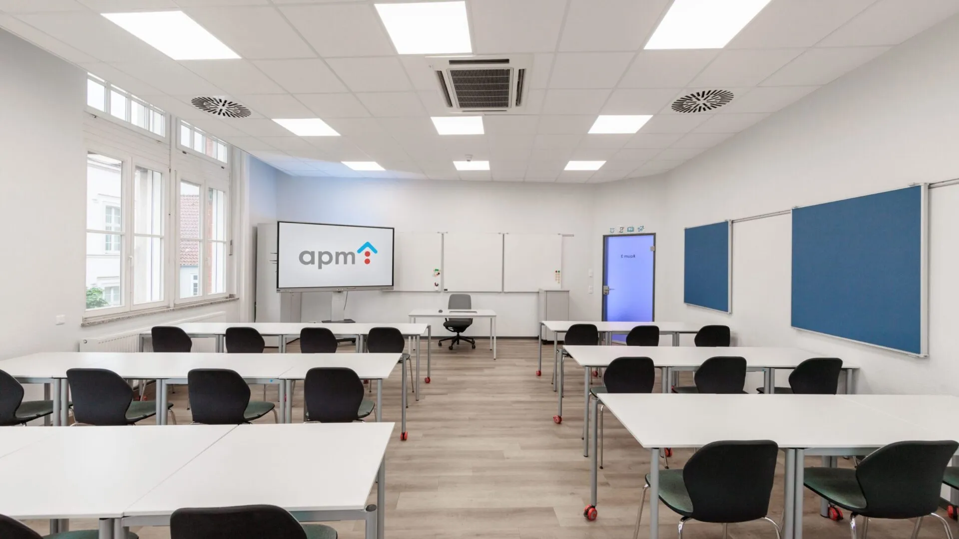 apm Teams Hintergrund Klasse6 scaled 1920x1080 c default